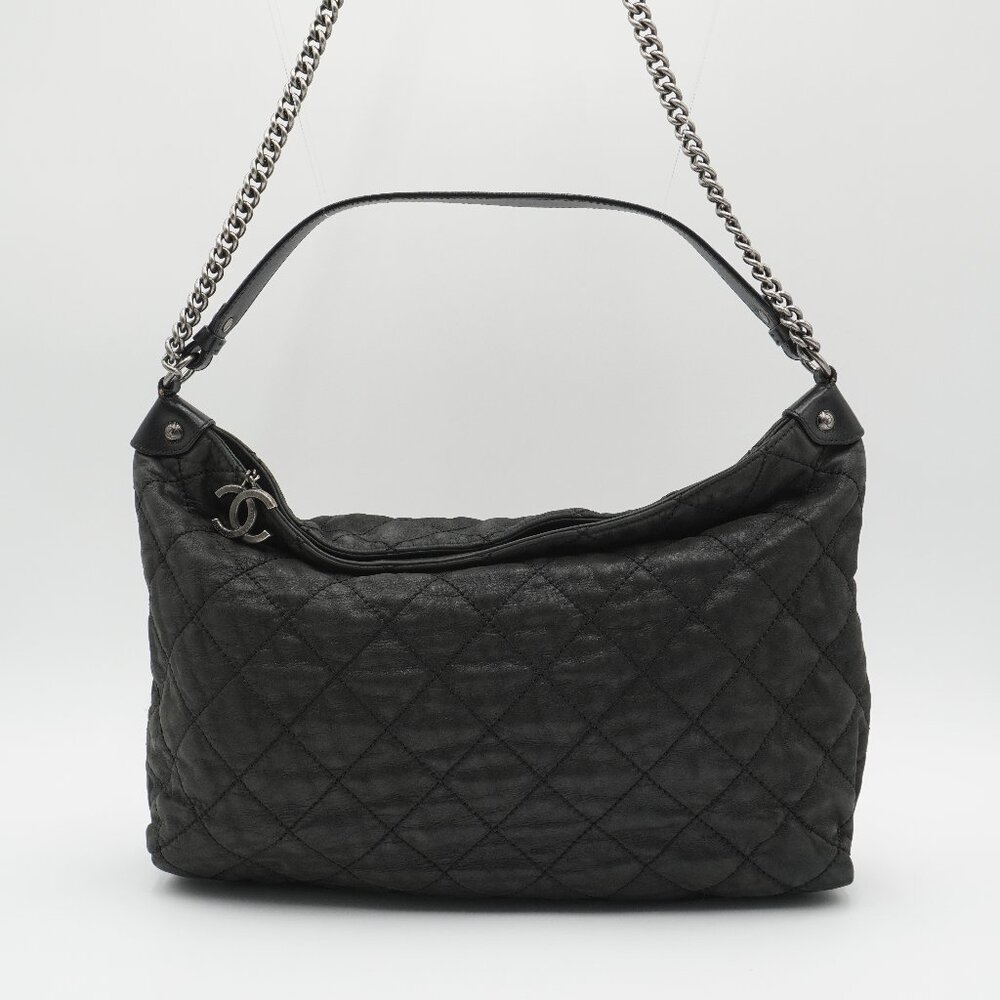Pre-owned CHANEL Black Iridescent Quilted Daily Hobo Bag